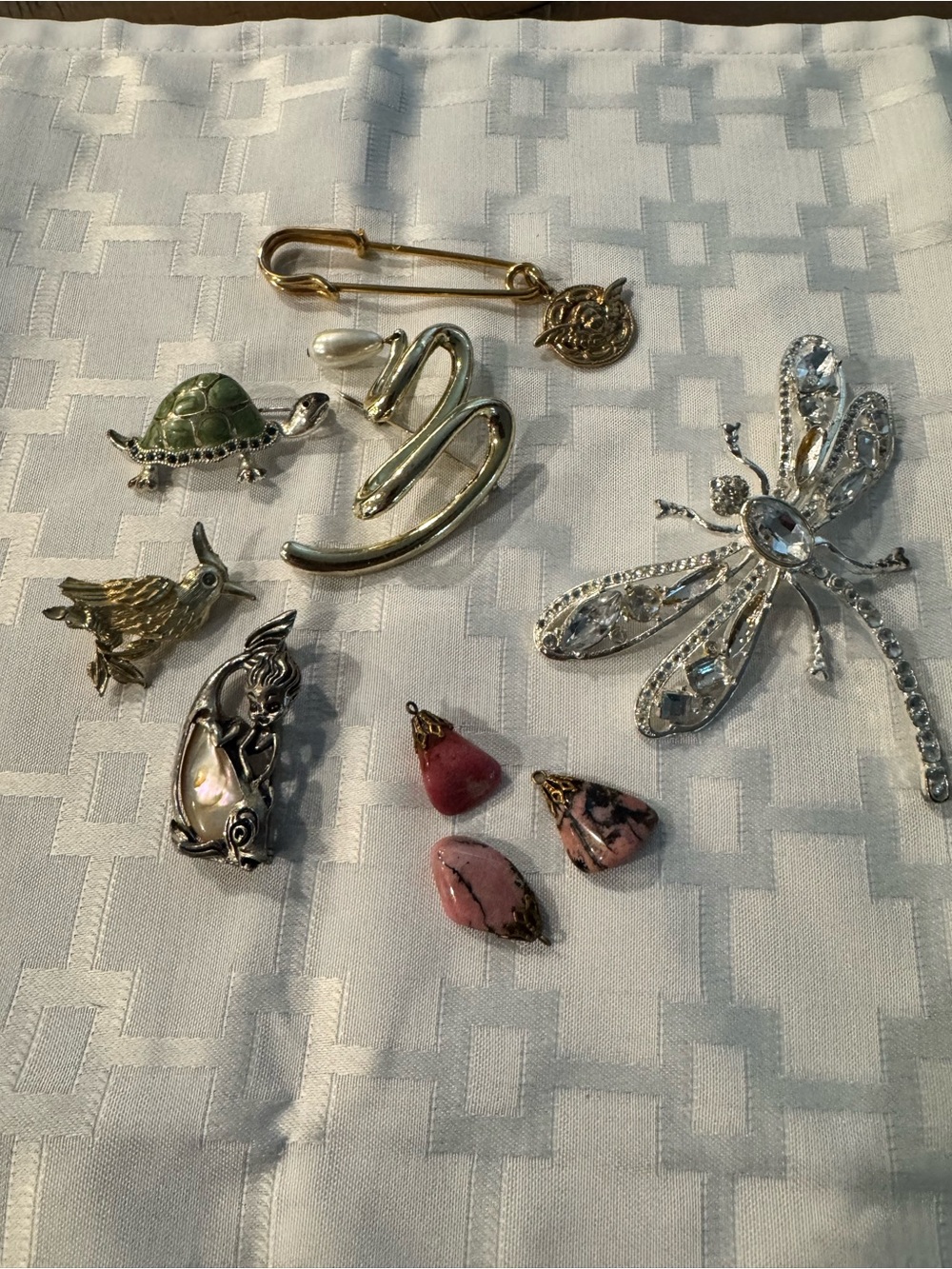 Lot of 6 broaches/pins & 3 charms